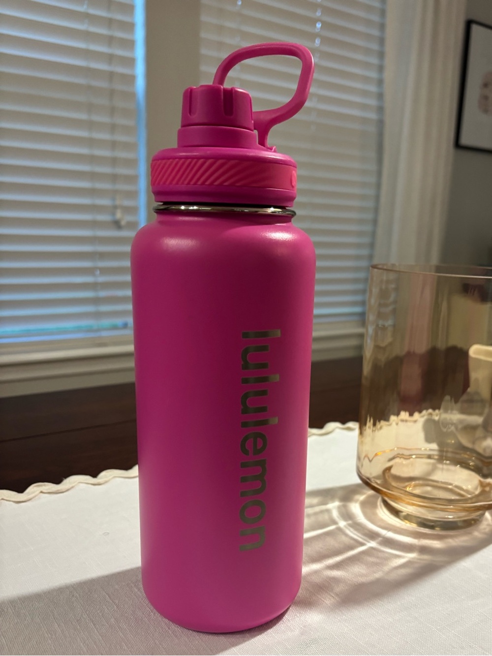 Lululemon back to life sport bottle 32oz
Like new. No dents/scratches hot pink